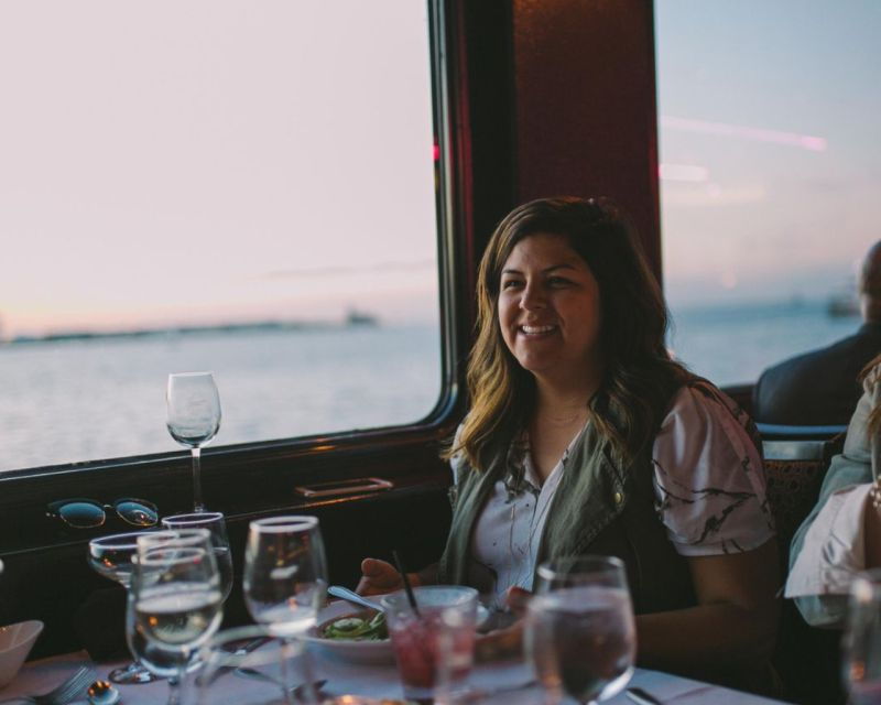 chicago-fireworks-buffet-dinner-cruise-on-lake-michigan
