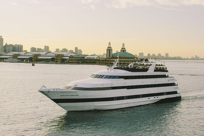 chicago-fireworks-dinner-cruise-on-lake-michigan