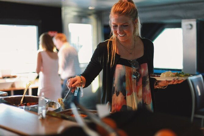 chicago-fireworks-dinner-cruise-with-buffet