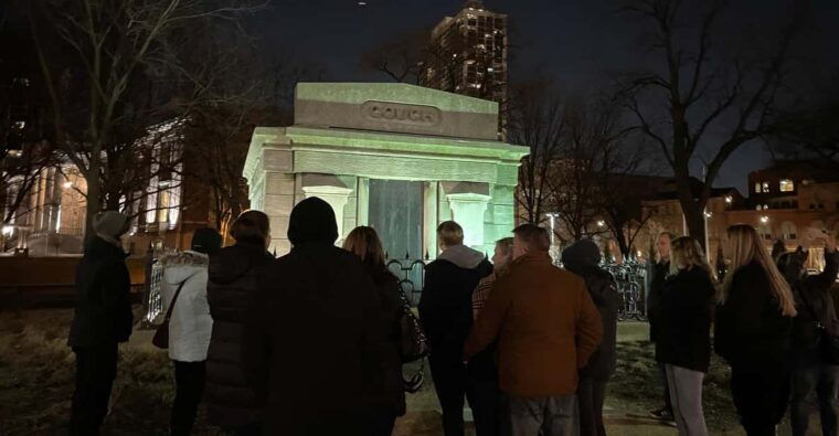 chicago-ghost-bus-tour-of-haunted-locations
