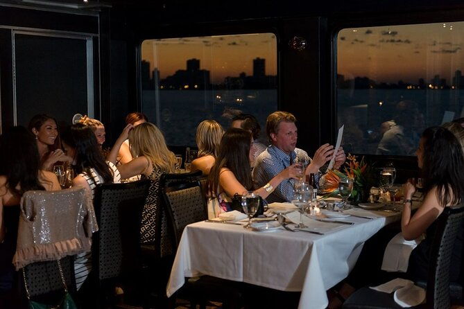 chicago-gourmet-dinner-cruise-on-lake-michigan-2