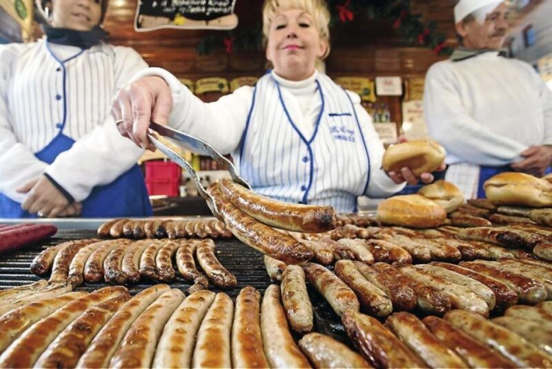 chicago-guided-holiday-walking-tour-and-food-sampling