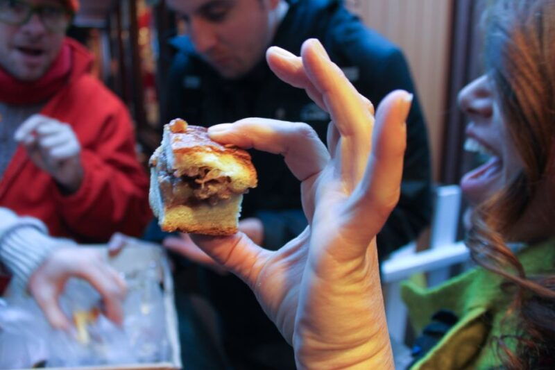 chicago-guided-holiday-walking-tour-and-food-sampling