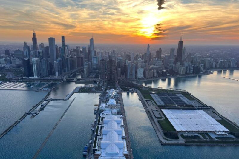 chicago-helicopter-tour-of-chicago-skyline