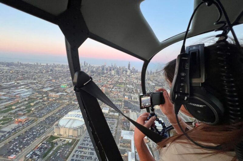 chicago-helicopter-tour-of-chicago-skyline