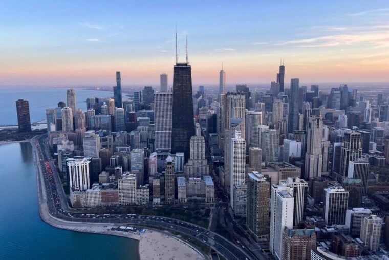 chicago-helicopter-tour-of-chicago-skyline
