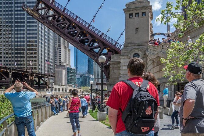 chicago-highlights-walking-tour-with-free-bike-or-kayak-rental