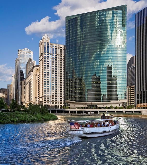 chicago-historic-architecture-chicago-river-small-boat-tour