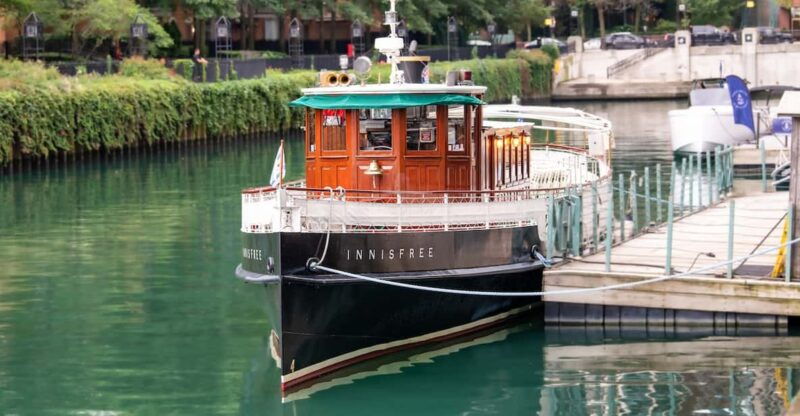 chicago-historic-architecture-chicago-river-small-boat-tour