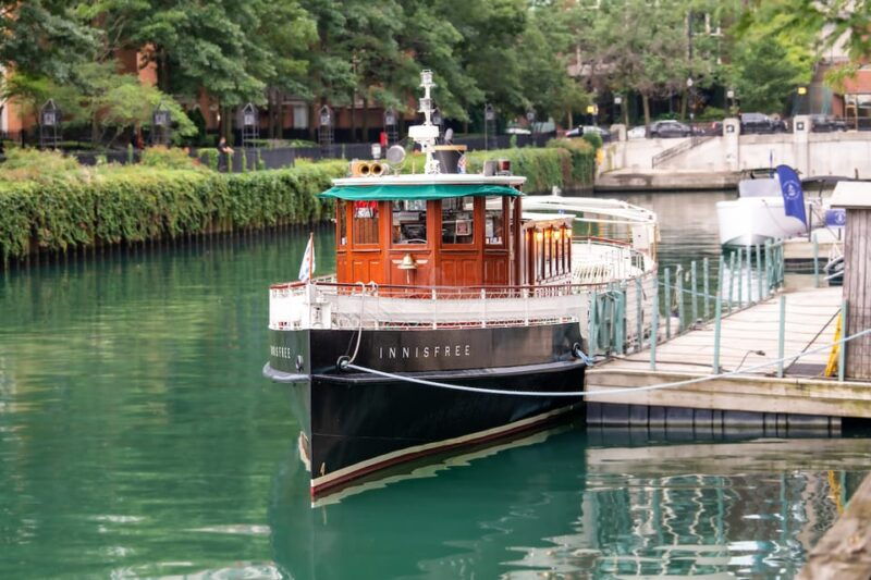 chicago-historic-architecture-chicago-river-small-boat-tour