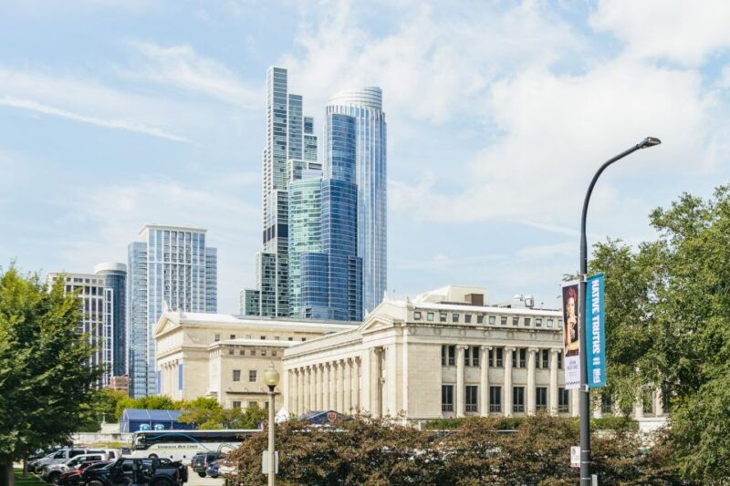 chicago-hop-on-hop-off-sightseeing-tour-by-open-top-bus