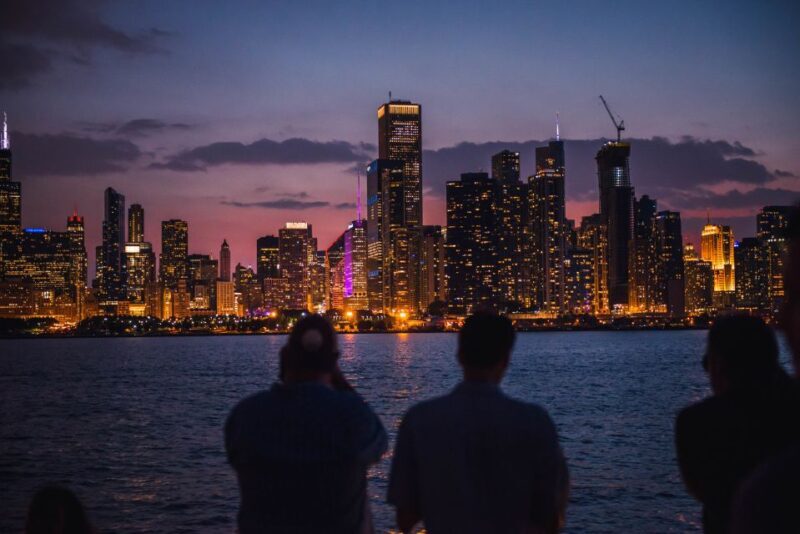 Chicago: Narrated River and Lake Cruise by Night - FAQ