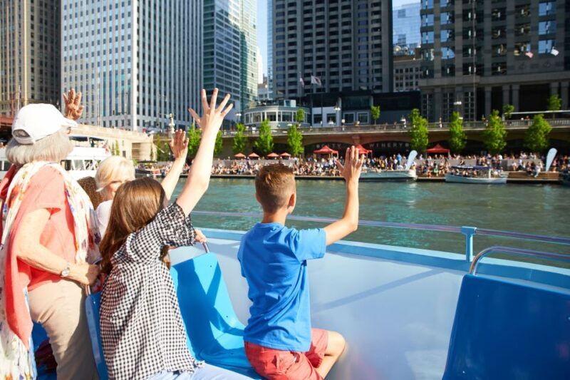 Chicago: Narrated Sightseeing River and Lake Cruise - Exploring the Chicago Waterways: What to Expect
