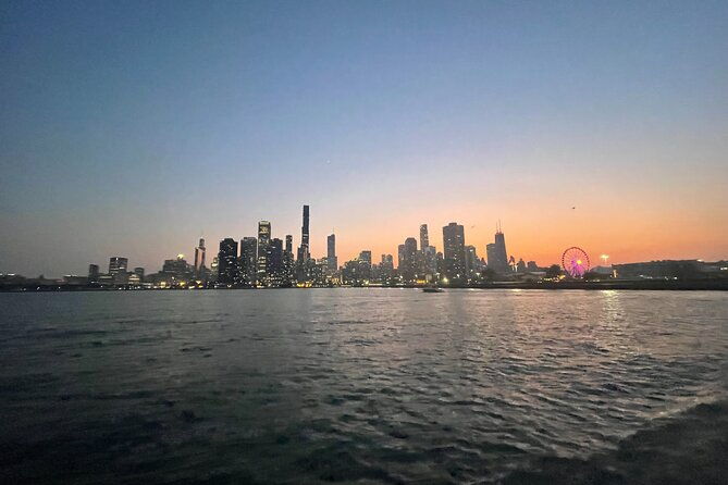 chicago-private-boat-rental-explore-chicagos-skyline-waters