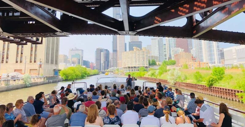 chicago-river-90-min-architecture-boat-tour