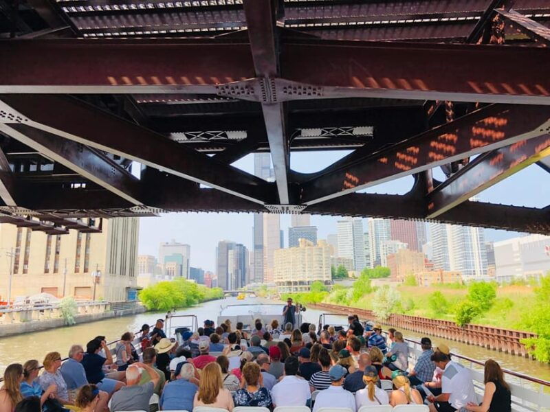 chicago-river-90-min-architecture-boat-tour