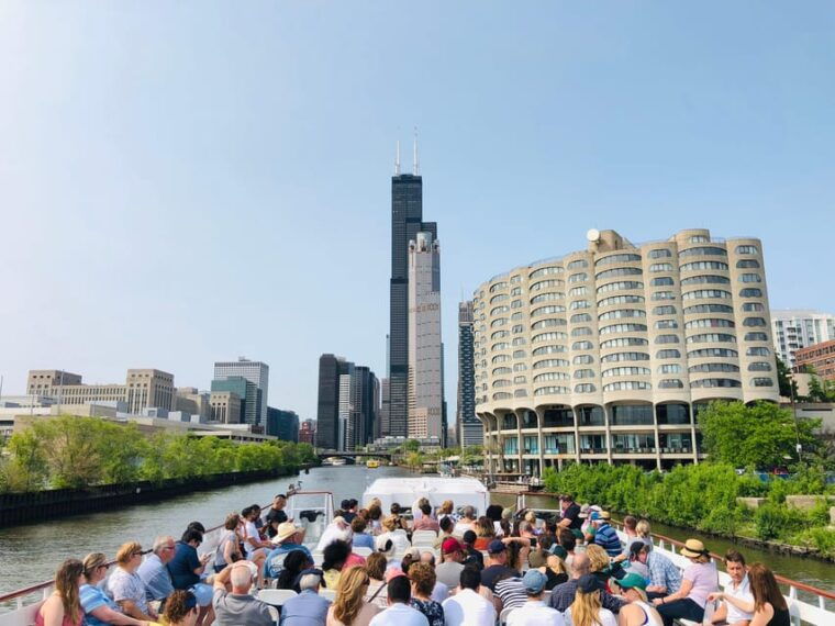 chicago-river-90-min-architecture-boat-tour