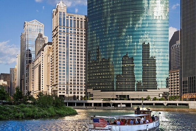 chicago-river-architecture-tour-aboard-a-historic-yacht
