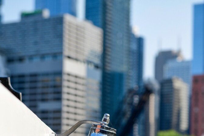 chicago-river-architecture-tour-aboard-a-historic-yacht