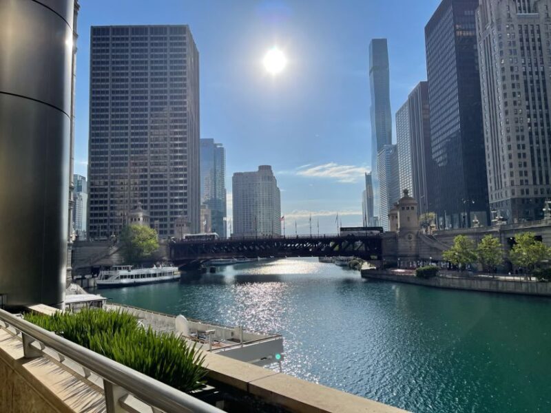Chicago River Yoga Walk - Key Points  