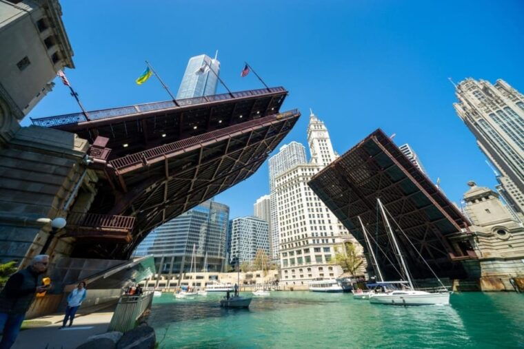 chicago-small-group-history-and-architecture-walking-tour