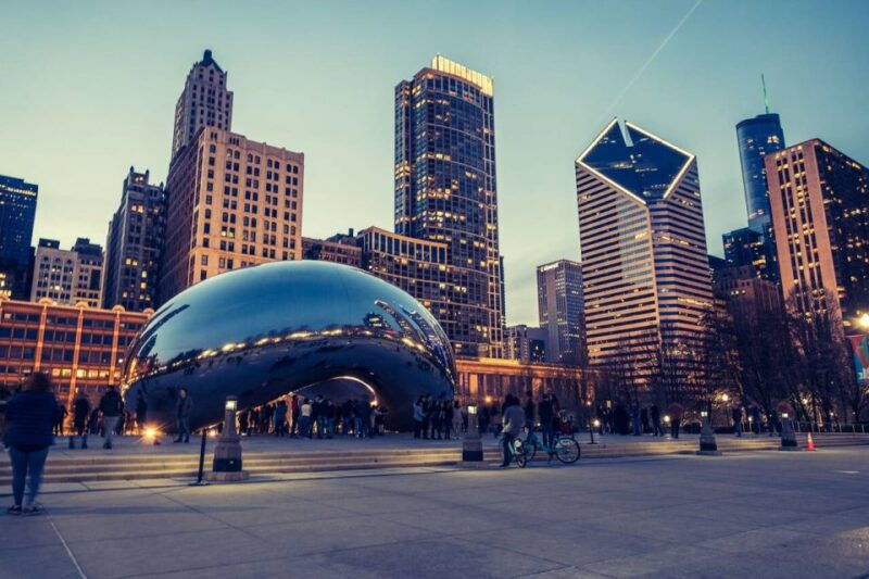 chicago-small-group-night-tour-w-skydeck-skyline-cruise