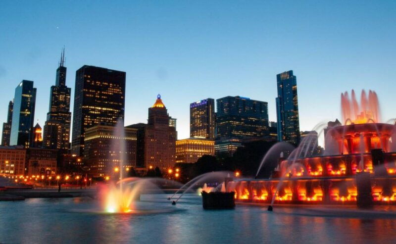 chicago-small-group-night-tour-w-skydeck-skyline-cruise