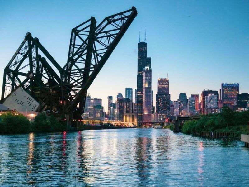 chicago-small-group-night-tour-w-skydeck-skyline-cruise