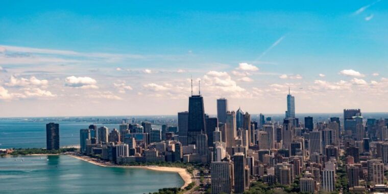 chicago-small-group-walking-tour-with-skydeck-and-boat
