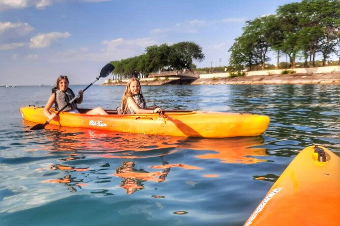 chicagos-lake-michigan-downtown-kayak-rental-at-ohio-street-beach-2