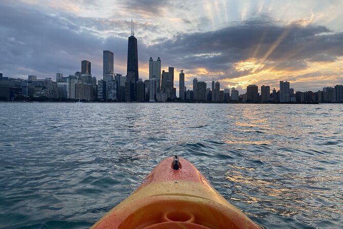 chicagos-lake-michigan-downtown-kayak-rental-at-ohio-street-beach