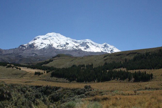 chimborazo-volcano-and-condor-cocha-lagoon-day-tour