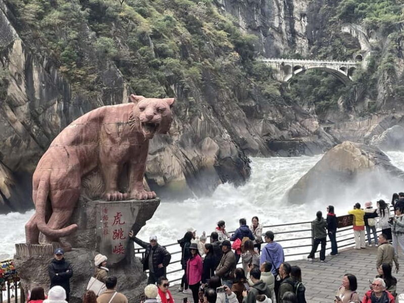China Shangri-La Tiger Leaping Gorge : A Canyon Adventure - First Bend of Yangtze River Viewing Platform
