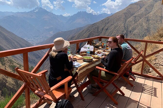 chinchero-moray-maras-picnic-with-llamas-and-alpacas