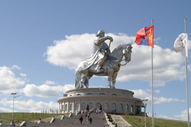 Chinggis Khaan Statue Complex and Sain Nomun Monastery Tour - Key Points