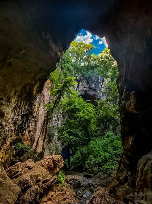Chinhoyi Caves : Zimbabwe Explorers !! - Arriving at the Main Cave: An Underground Marvel