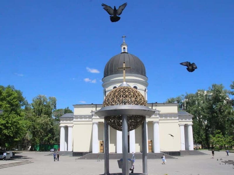 Chisinau: City Highlights Walking Tour with Local Guide - What Makes This Tour Stand Out?