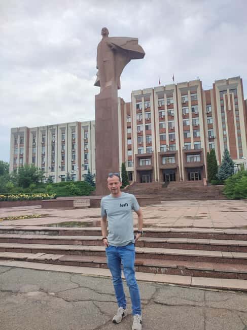 Chisinau:Transnistria Soviet Era& Castle Mimi Winery by car - Exploring Transnistria and Castel Mimi Winery from Chisinau: A Full-Day Adventure