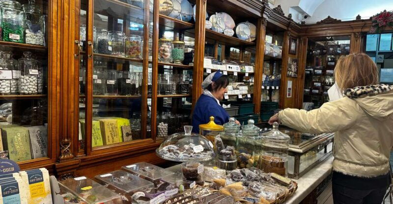 chocolate-and-pastry-tasting-tour-in-napoli-old-town
