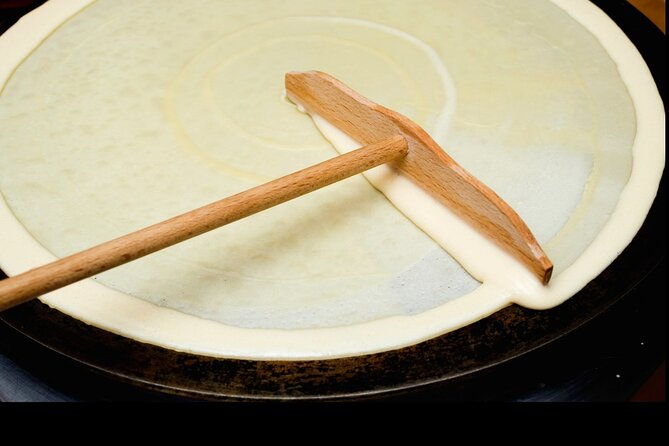 chocolate-and-pastry-walking-tour-in-montmartre-paris