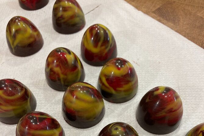 chocolate-bonbon-making-class-in-sitges
