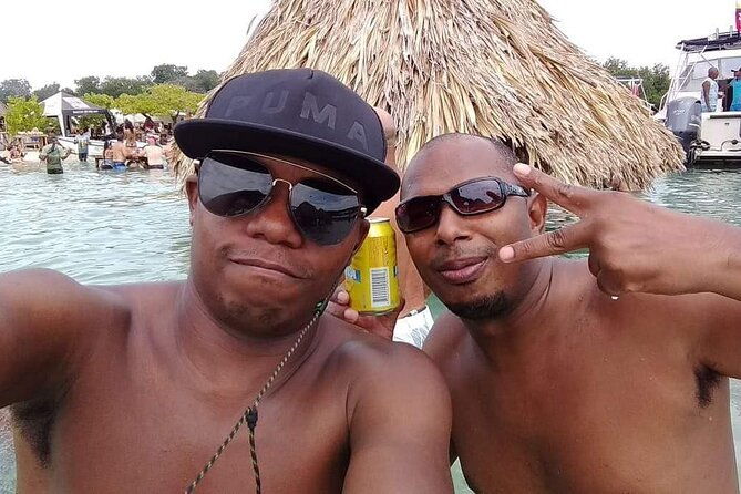 cholon-and-rosario-islands-party-boat-all-inclusive-vip