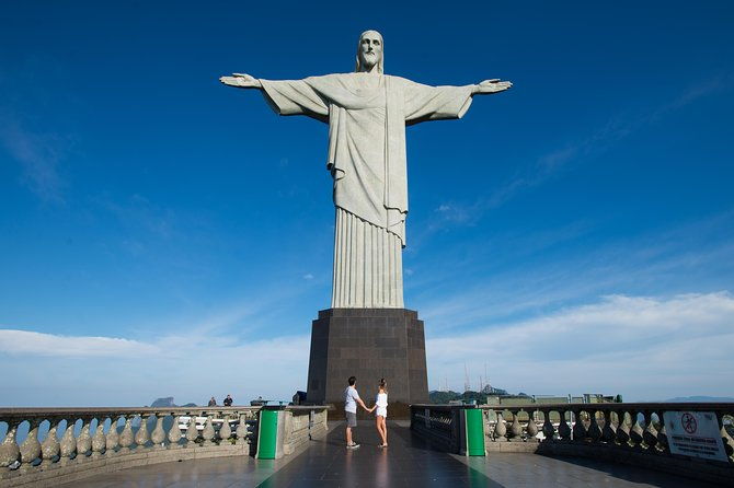 christ-redeemer-with-a-photographer