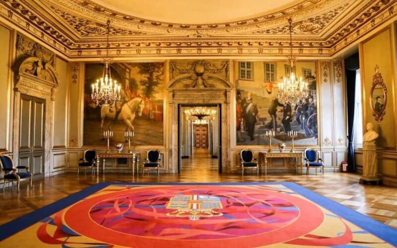 Christiansborg Palace Tour in Spanish - Key Points