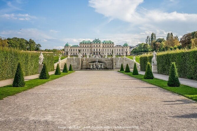 christmas-at-belvedere-private-tour-of-the-upper-palace-market