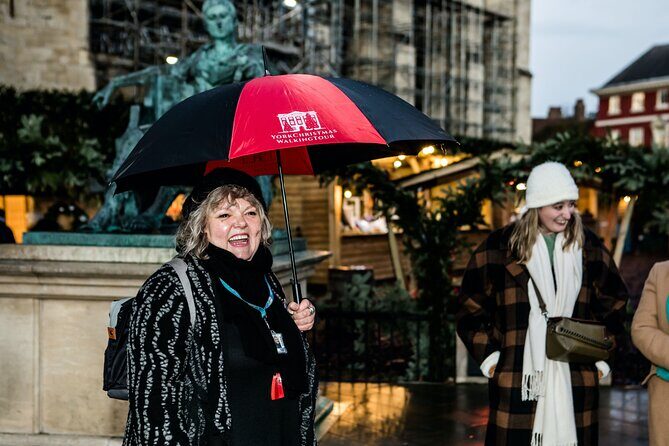 Christmas Guided Walking Tour in York - The Guide and Atmosphere