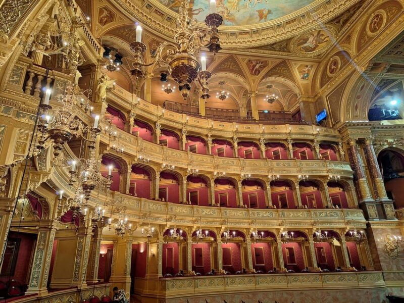 christmas-in-budapest-st-stephen-basilica-downtown