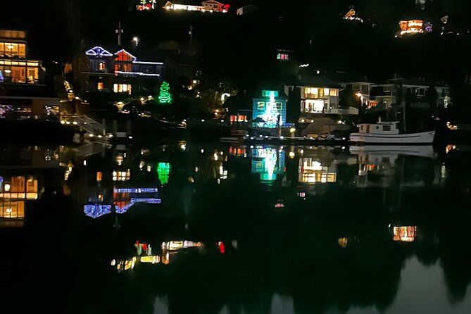 christmas-lighted-boat-cruise-in-gig-harbor