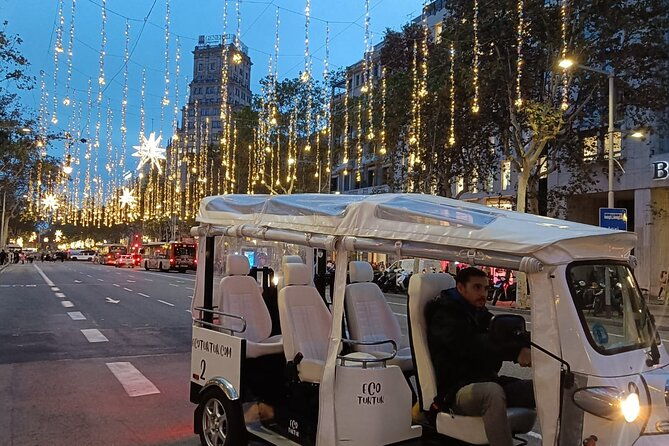 christmas-lights-tour-of-barcelona-in-private-eco-tuk-tuk