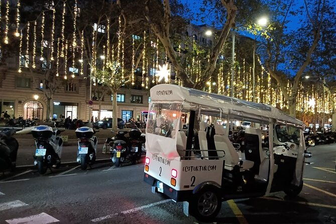 christmas-lights-tour-of-barcelona-in-private-eco-tuk-tuk